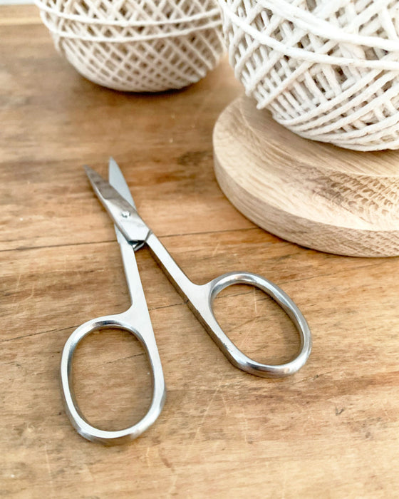 STRING TIDY with scissors