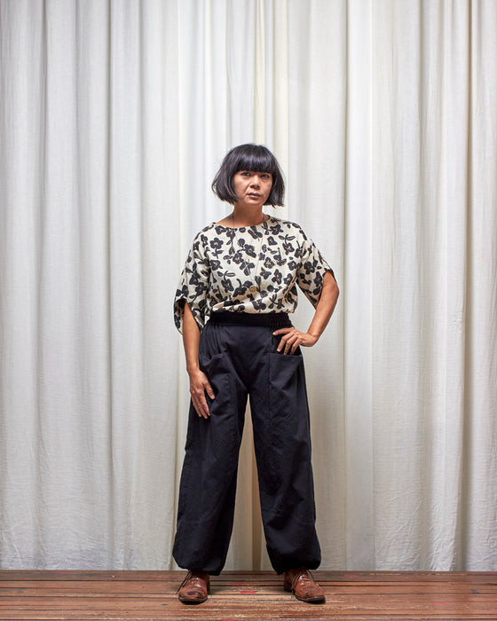 AVATAR top - Ivory Black Blooms