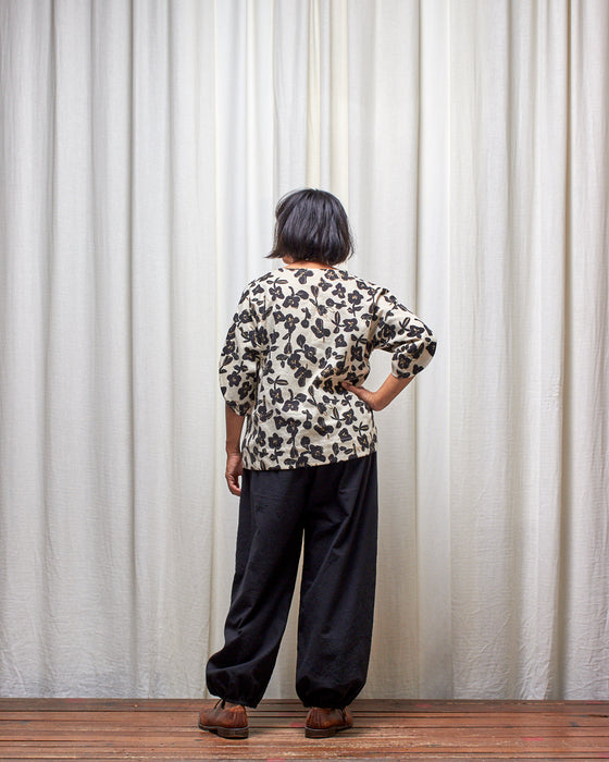 AVATAR top - Ivory Black Blooms