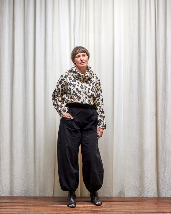 IRREVERSIBLE pullover - Ivory Black Blooms