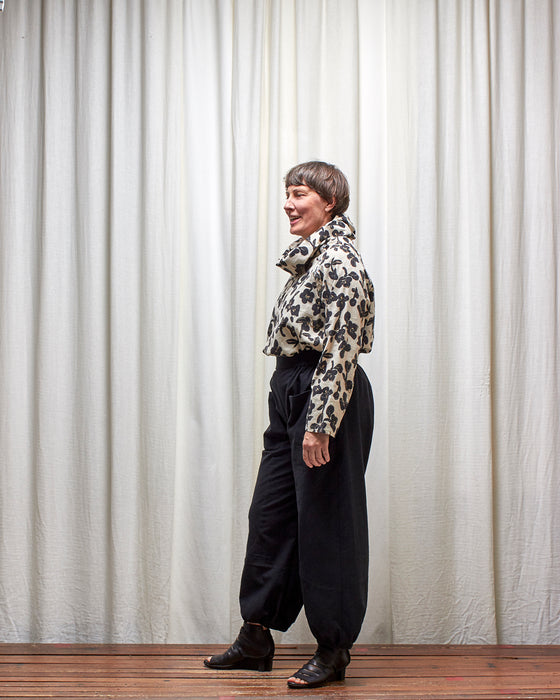 IRREVERSIBLE pullover - Ivory Black Blooms