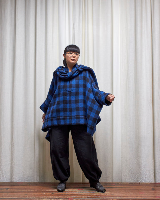 THE MESSENGER poncho with scarf - Wool Cobalt Check