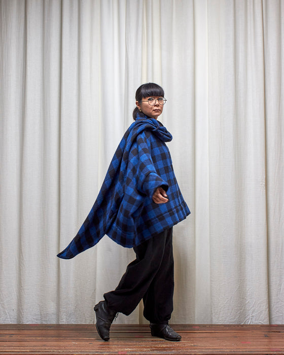 THE MESSENGER poncho with scarf - Wool Cobalt Check