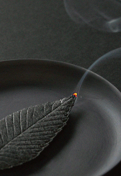 HAKO PAPER Incense Leaves - Black Set in copper canister